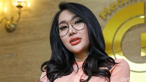 Ngaku Siap Menikah, Lucinta Luna Dipertanyakan Jadi Suami atau Istri?