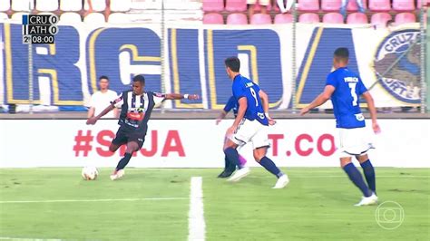 Aos 6 min do 2º tempo finalização certa de Douglas Pelé do Athletic