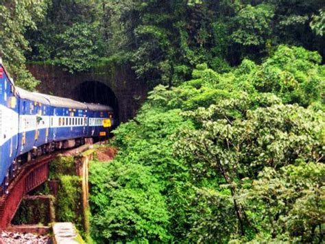 18 Most Beautiful Train Journeys In India