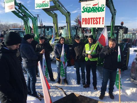 Wielki protest rolników na rondzie w Nagłowicach Swoje przybycie