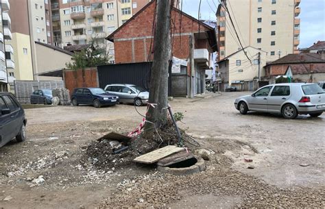 ‘lëmshi Në Dy Rrugët Në Jug Të Mitrovicës Me Ndërtimet Gropat Dhe