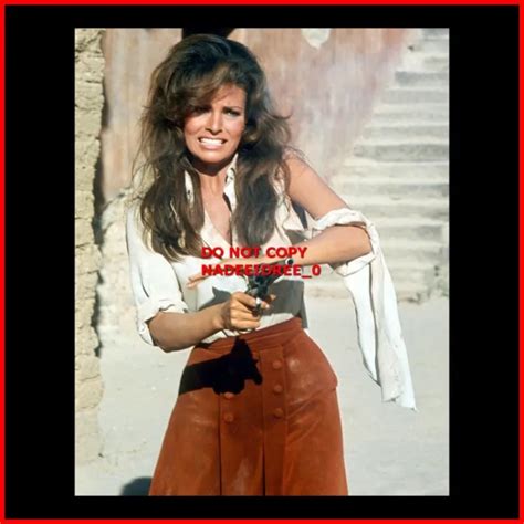 RAQUEL WELCH AMERICAN Actress International Sex Symbol Sexy Hot Pinup