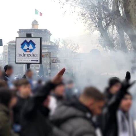 Scontri Fra Ultr Della Roma E Polizia Dopo Il Derby Di Coppa Italia