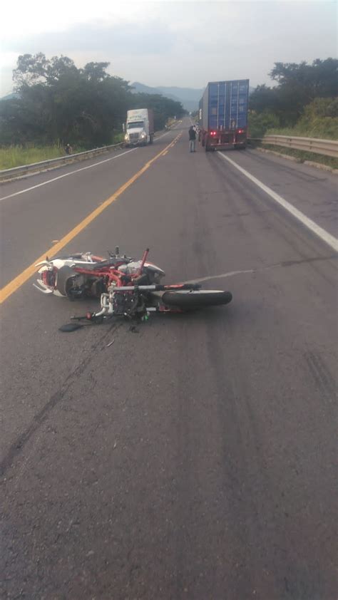 Muere Motociclista Al Chocar Contra Un Tráiler En La Siglo Xxi