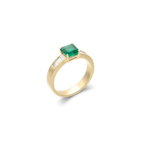 Compra Anillo De Oro Amarillo Esmeralda Y Diamantes Santamar A