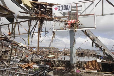 22 Photographs That Show The True Destruction Caused By Typhoon Haiyan