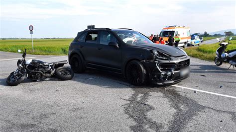 Heidelberg Eppelheim Unfall Zwischen Porsche Cayenne Und BMW Motorrad