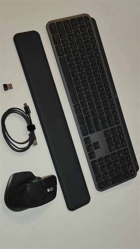 Logitech MX series fullest MX keys Master 3 and palm rest 電腦科技 電腦