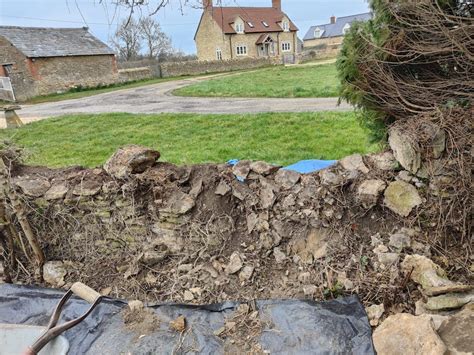 Cotswolds Dry Stone Walling By Tom Hazzledine Covering Cotswolds