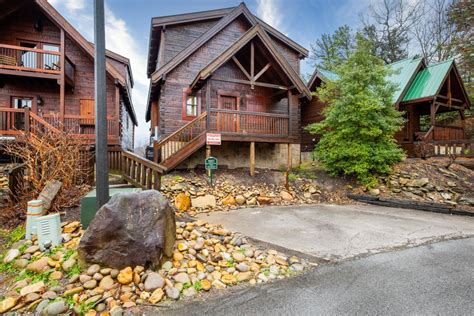 Ski Mountain View in Gatlinburg w/ 2 BR (Sleeps6)