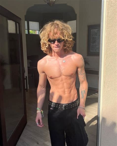 Jordán Huxhold Pelo De Color Poses Para Fotos Hombre Gente Guapa