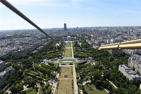 Ils Sautent Du 2 Eme étage De La Tour Eiffel Romain Paris