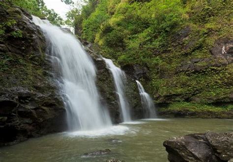 Upper Waikani Falls (3 Bears) in Maui - Hawaiian Planner