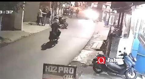 Viral Aksi Pemuda Pukuli Pasutri Terekam Cctv Qjabar