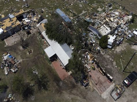 Us Tornadoes 21 Dead As Powerful Storms Ripped Through Texas Oklahoma