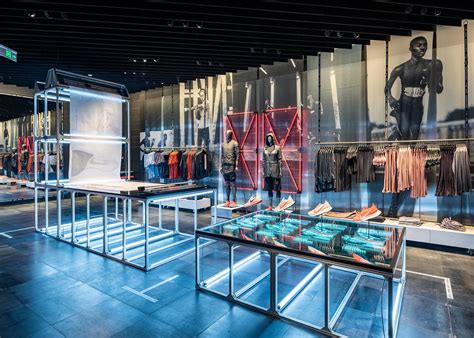 visual merchandising  road  great store displays