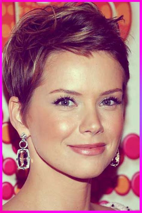 Latest Pixie Haircuts And Style Ideas For Womens With Round Face In 2019 Short Hair Styles For