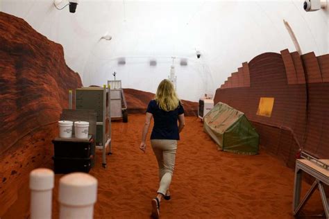 Nasa Volunteers To Live In Mars Simulation For Year Begin Mission