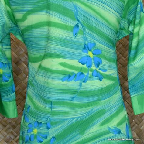 1970s Ladies Kiyomi Green Polyester Hawaiian Dress Hrtv