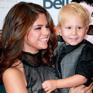 Cute Alert! Selena Gomez Brings Justin Bieber's Little Siblings to Toronto Film Festival | E! News