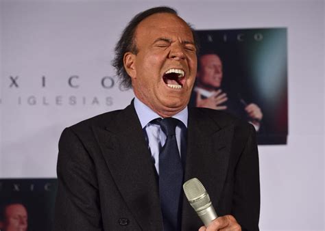 Julio Iglesias Fue Retenido En El Aeropuerto De Punta Cana Por El