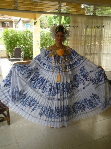 CREACIONES DE POLLERAS POCRÍ Pollera de lujo o gala zurcida calada en