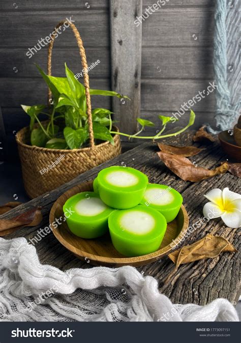 346 Kuih Nona Manis Images, Stock Photos & Vectors | Shutterstock