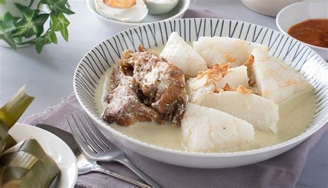 Ketupat Kandangan | Traditional Stew From South Kalimantan, Indonesia