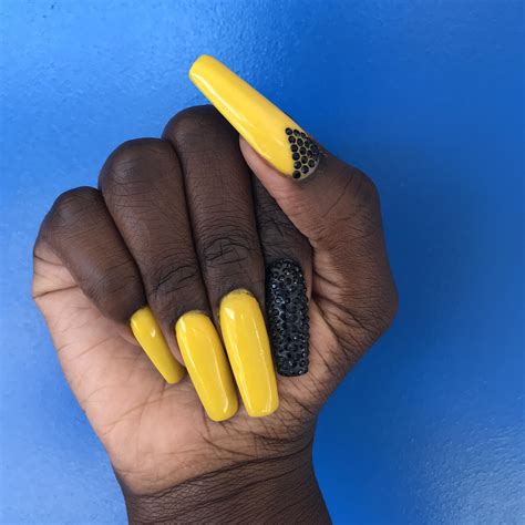 Black and yellow, black and yellow : r/Nails