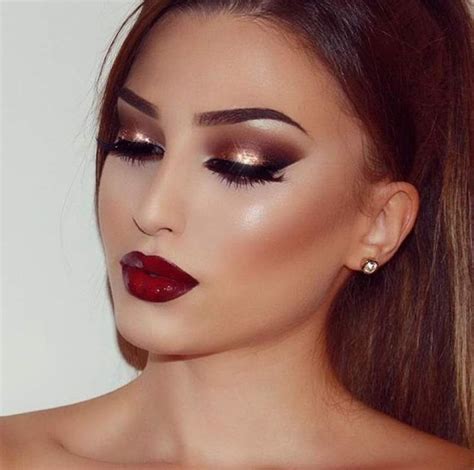 Smokey Eyes With Red Lips Thats Sensous And Seductive Hike N Dip