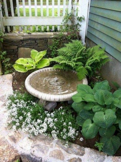 Shady Corner Landscaping Ideas For Summer 03 In 2020 Small Front Yard