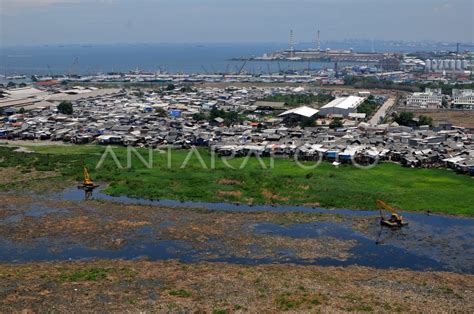 Normalisasi Waduk Pluit Antara Foto