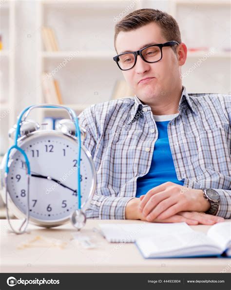 Medical student missing deadlines to complete assignment — Stock Photo