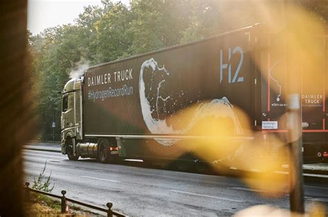 1 000 Km Mit Wasserstoff Mercedes Benz Demonstriert GenH2 Truck Auf