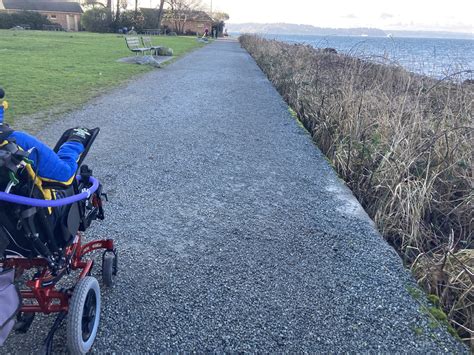 Lincoln Park Beachfront Trail - Rolling Washington