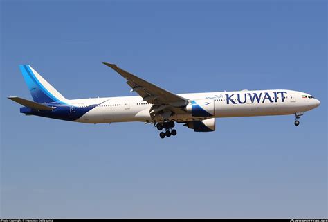 K Aol Kuwait Airways Boeing Er Photo By Francesco Della Santa