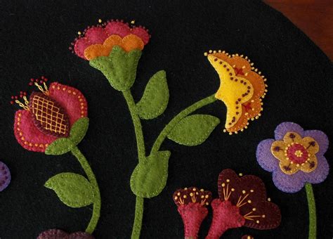 Wool Applique Pattern Kit Jacobean Flowers Table Runner Topper Mat 15 Diameter Hand Dyed Rug