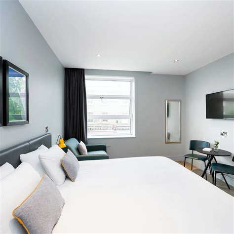 London, Greenwich High Road - Lowest Price Guaranteed!