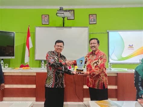 Kunjungan Studi Banding Sma Negeri 15 Surabaya Dan Sma Negeri 21