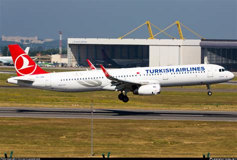 TC JTN Turkish Airlines Airbus A321 231 WL Photo By Kris Van