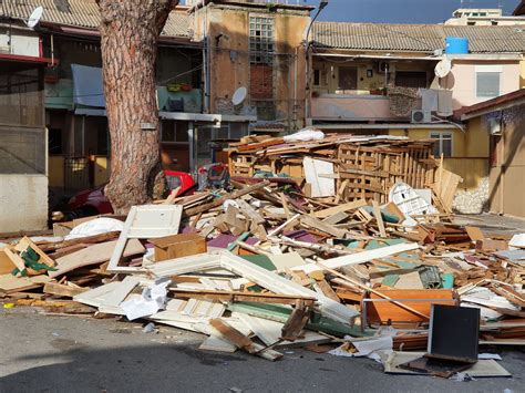 Messina Metri Cubi Di Cataste Di Legno Per Il Fal Di Fine Anno La