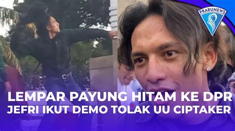 Lempar Payung Hitam Ke Dpr Jefri Nichol Ikut Demo Tolak Uu Cipta Kerja