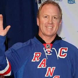 New York Rangers Legend Brian Leetch Holds New Jersey Autograph Signing ...