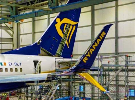 Ryanair J Inciou O Retrofit Das Asas Dos Seus B Kiosque Da