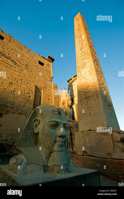 Aegypten Luxor Luxor Tempel Ipet Resit Statuenkopf Von Ramses Ii