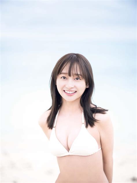 日向坂46影山優佳、初写真集封入カード写真の1種類公開 白水着姿でほほ笑むカット 坂道写真ニュース 日刊スポーツ