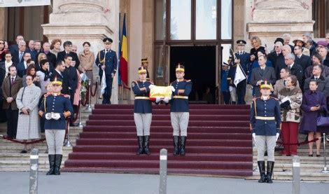 Ceremonia Inimii Reginei N Imagini Familia Regal A Rom Niei