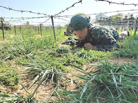 南竿守備大隊步兵連五百公尺障礙超越 達成訓練目標 強化部隊戰力 馬祖日報