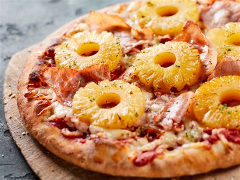 La Pizza All Ananas Compie 62 Anni Il Giornale Della Pizza