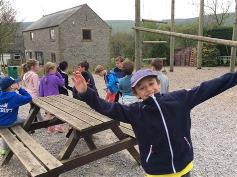 Dobcroft Junior School Having Fun In Castleton